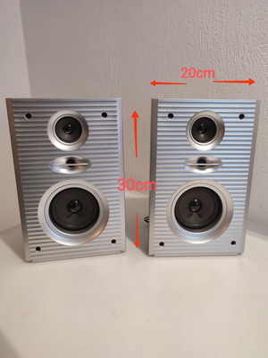Stylish speakers 4 ohms used