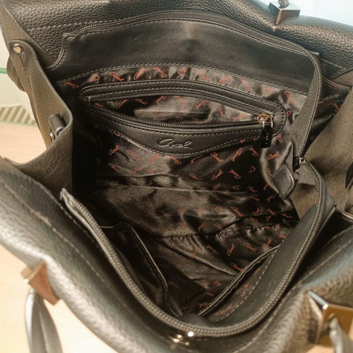Axel shoulder bag black like new with 3 compartments