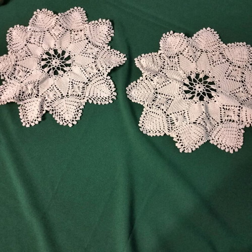 Handmade round doilies new, set of 2 pieces 23cm