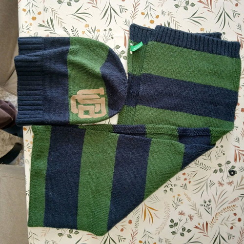 United Colors of Benetton scarf and beanie set like new, black and green
