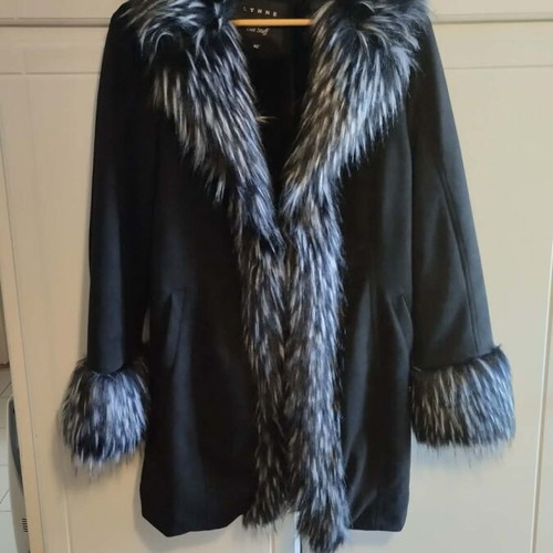 Lynne black coat with fur size 42 like new
