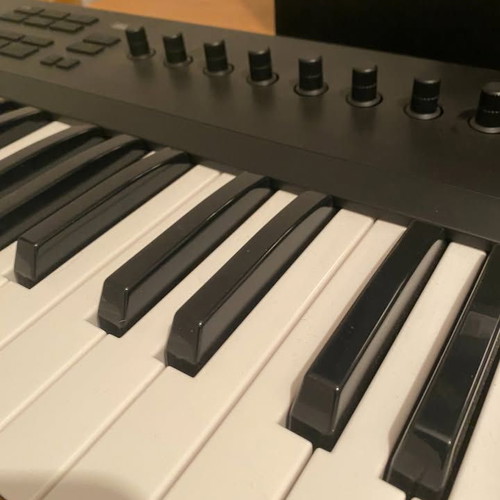 Native Instruments A49 keyboard like new