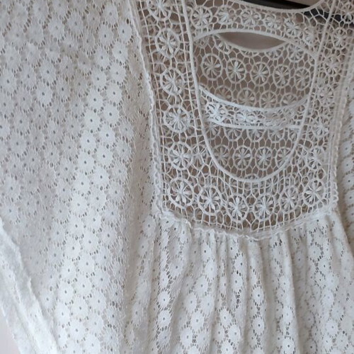 Lace tunic blouse like new, one size, sugar color
