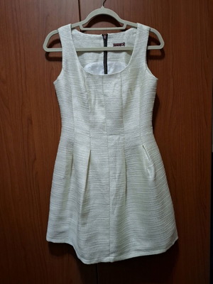 Dress white with fine golden thread like new, size S