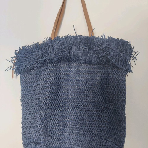 Blue straw shoulder bag used, ideal for beach