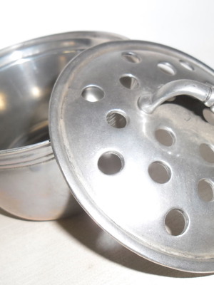 Potpourri container made of tin new, round