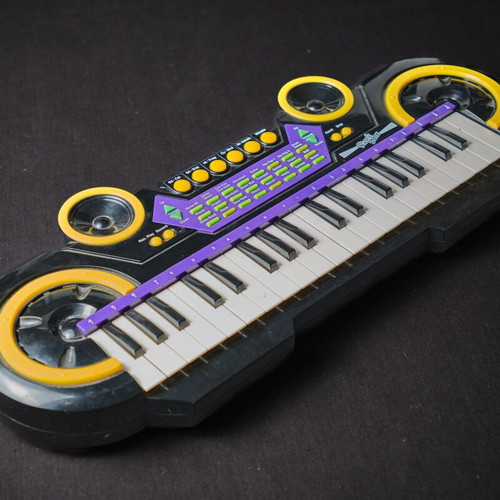 Children's keyboard used in good condition