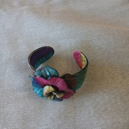 Bracelet with large flower like new