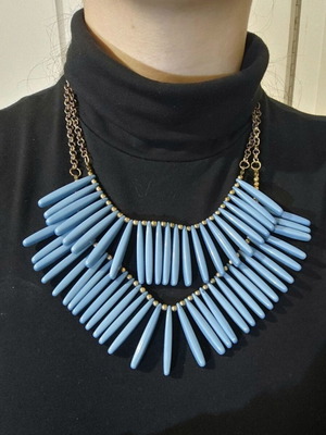 Necklace with gold chain and blue shade like new