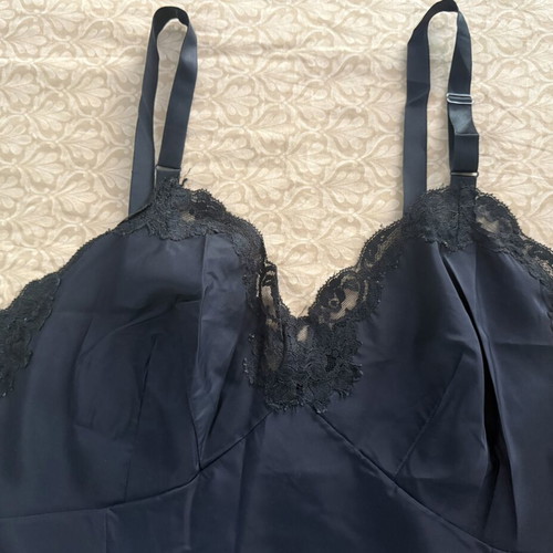 Black satin polyester nightgown like new with lace trim