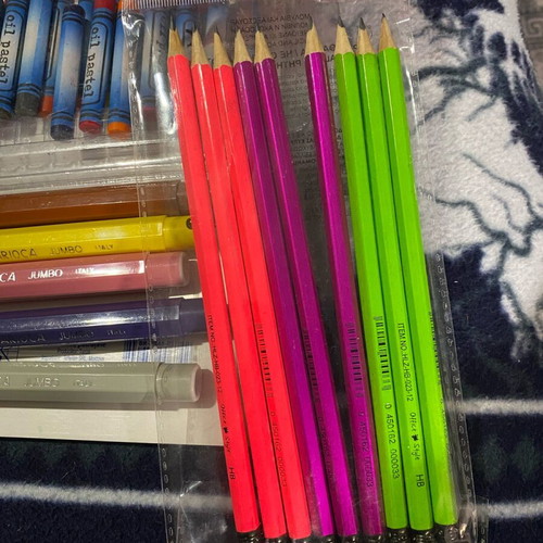 Markers and crayons like new with unused pencils