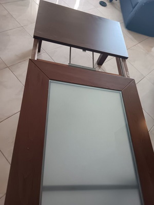 Extendable coffee table