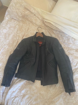 Μπουφάν μηχανής γυναικείο Dainese σαν καινούργιο, μέγεθος Small