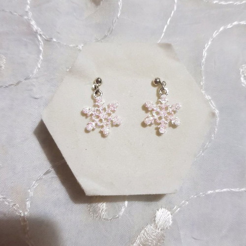 Snowflake earrings used