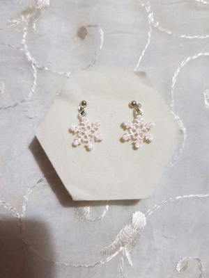 Snowflake earrings used
