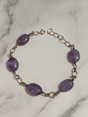 Bracelet with amethyst beads like new, purple and silver