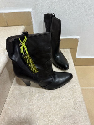 Boots new, leather, size 39