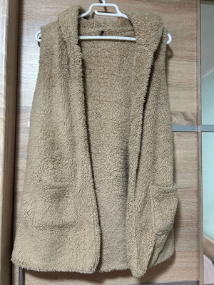 Fur vest used with hood and pockets beige size M
