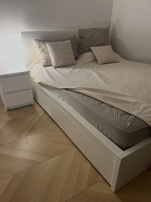 Σετ διπλό κρεβάτι IKEA με συρτάρια αποθήκευσης και κομοδίνο σαν καινούργιο