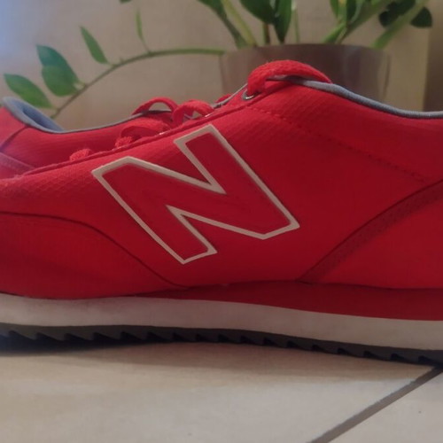 New Balance men's athletic sneakers used, size 41.5, red and white