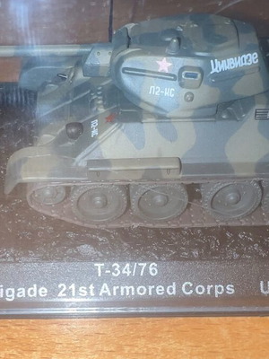 Battle Tank Model like new, pack of three tanks