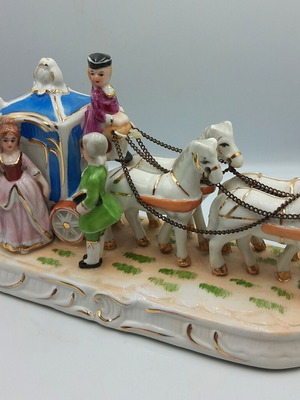 Porcelain decorative Rococo Victorian carriage like new