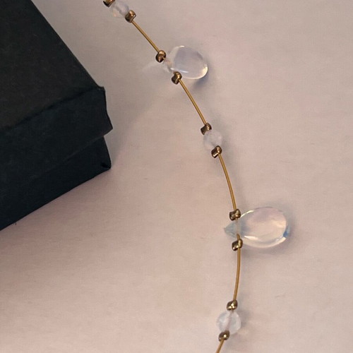 Handmade necklace like new with transparent teardrops and gold wire