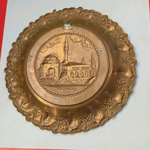 Decorative brass plate 21 cm diameter like new