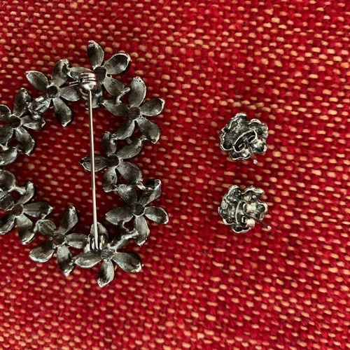 Vintage heart-shaped brooch with earrings silver, like new