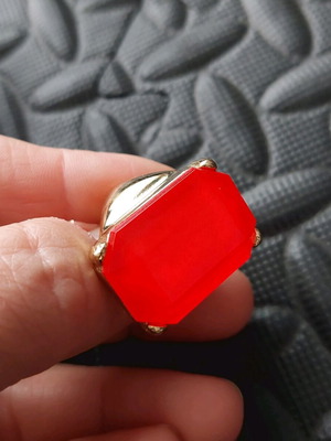 Women's gold ring with large orange-red stone like new