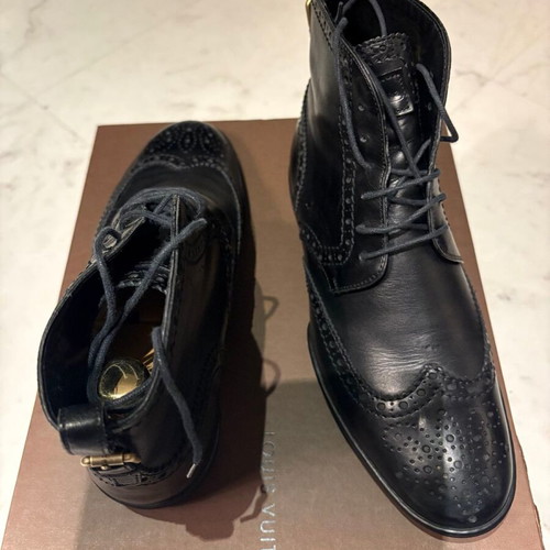 Louis Vuitton boots like new, black leather brogue style, size 40