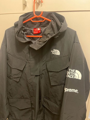 North Face Supreme jacket XL like new, black and white