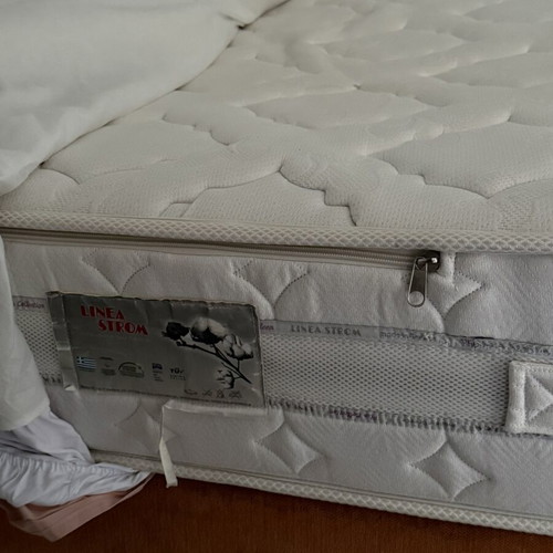 Double bed with Linea Strom mattress like new, fabric base 150x200 cm