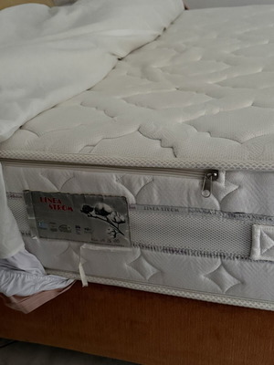 Double bed with Linea Strom mattress like new, fabric base 150x200 cm