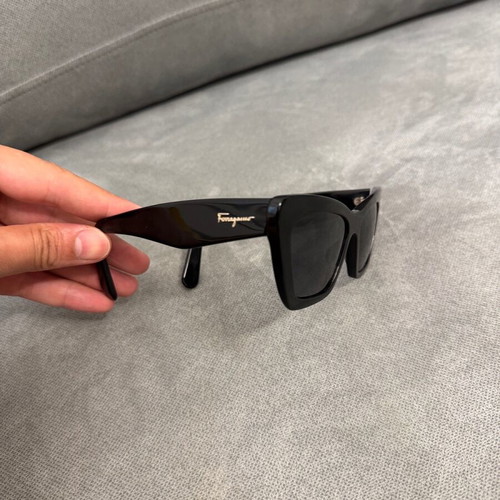 Salvatore Ferragamo sunglasses black, like new