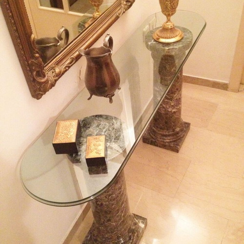 Living room etagere like new, Italian marble and glass