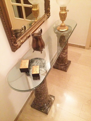 Living room etagere like new, Italian marble and glass
