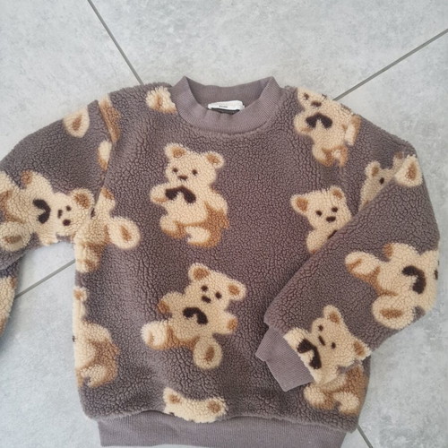 Warm fleece sweatshirt like new, size 6 years