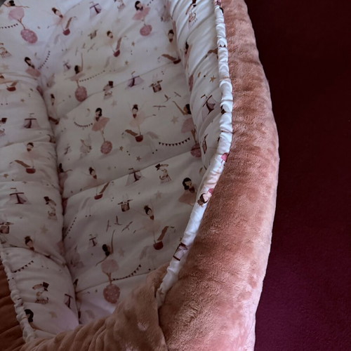 Baby nest like new, minimally used from 0 months