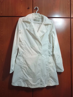 White trench coat used, size S-M without belt