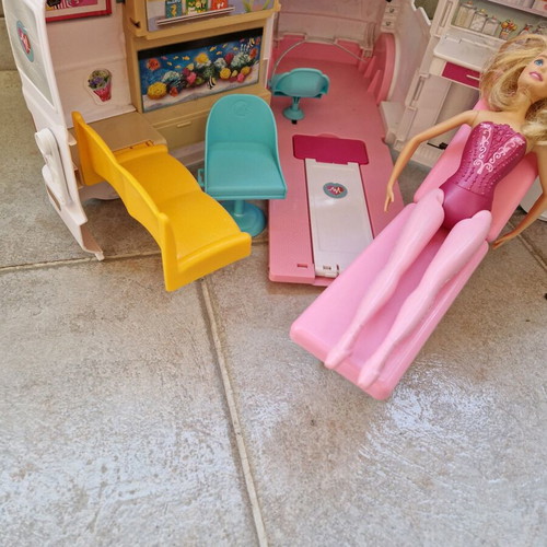 Barbie ασθενοφόρο μεταχειρισμένο μαζί με Barbie