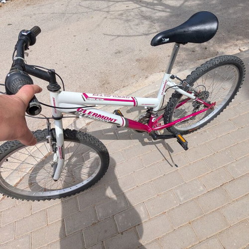 Clermont Magusta 24 Bike used, Shimano 18 Speed, pink