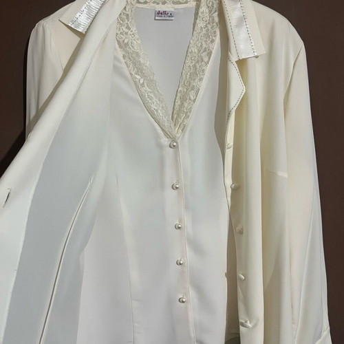 Muslin shirt and short-sleeve shirt set size Xlarge, very good condition, creamy white