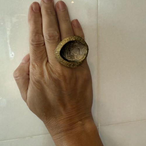 Large ring like new, bronze design