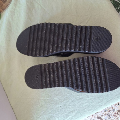 Flatforms women's size 38 leather, used, worn once, black