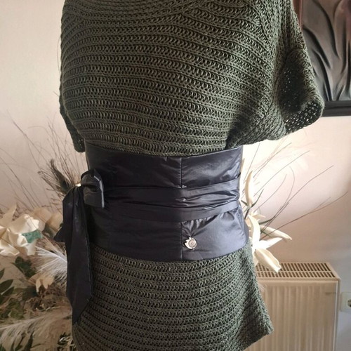 Ralph Lauren blouse like new, khaki linen knit with black belt