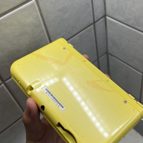 Nintendo New 3DS LL Pikachu Edition like new