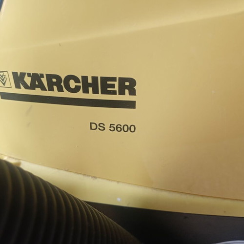 Karcher DS 5600 vacuum cleaner with water like new for home and office