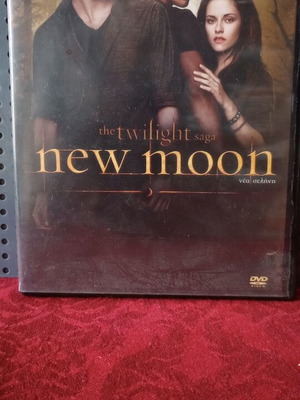 New Moon DVD used, with subtitles