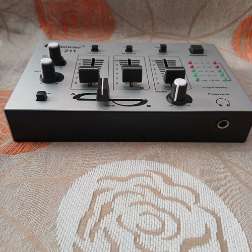 Caowue DJ-211 mixer like new with power supply
